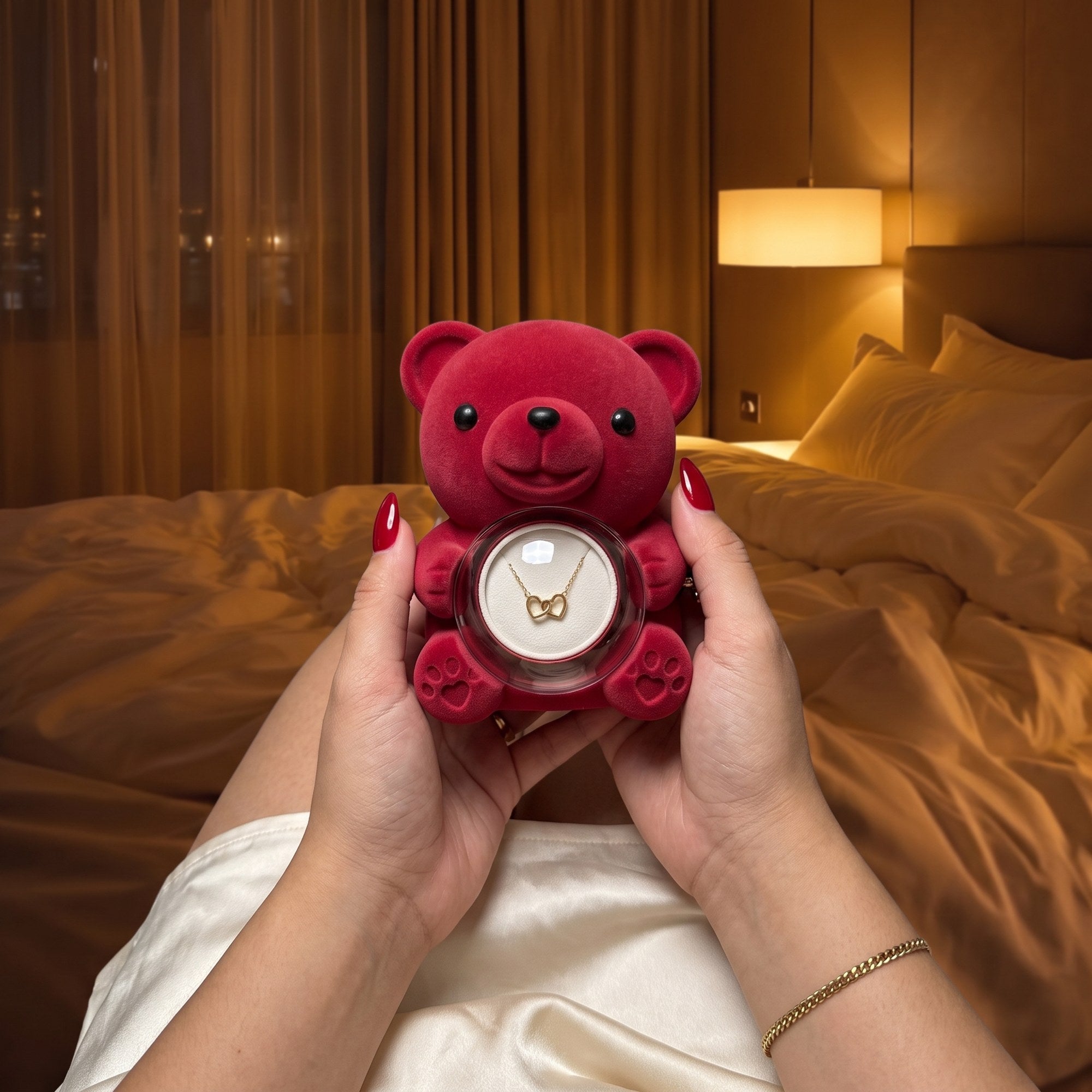 The bear held in both hands, the dome turned to the necklace